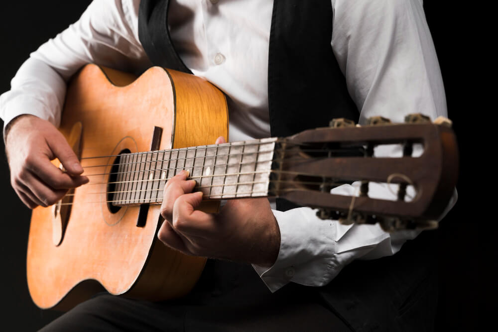 ¿Guitarra clásica con cuerdas de tensión alta, normal o baja?